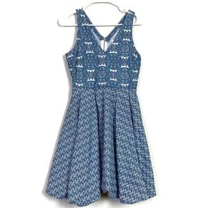Allison Collection NY Medallion Print Dress Size S Blue V-Neck Sleeveess